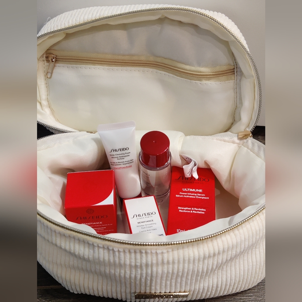 New! Shiseido Skincare Gift Set With Toiletry Bag